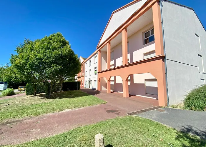 Le Lagon A 2 Min Du Futuroscope